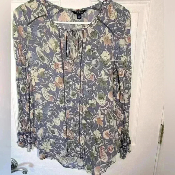 Lucky Brand Tops - Lucky Brand Pullover, round Neck with v-neck at tie, boho, flower, top. Small